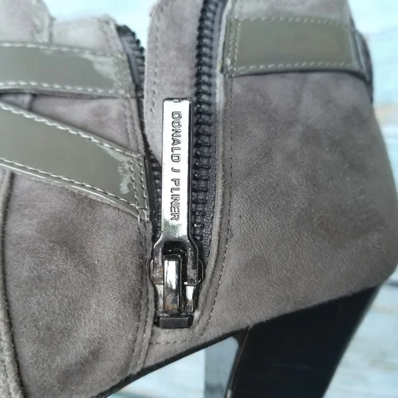 sz 8, Donald J. Pilsner, Tamy Bootie in Storm (Gray) - Picture 2 of 9